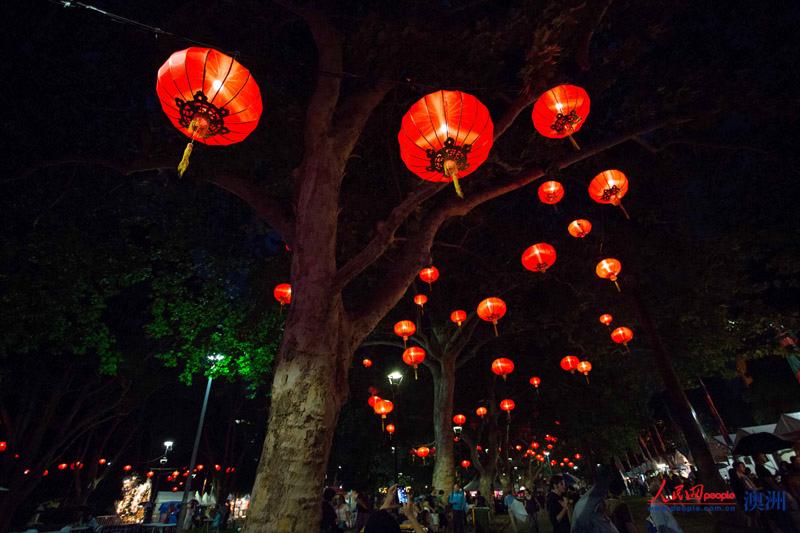 貝爾摩公園由大紅燈籠裝扮得別具節(jié)日氛圍（攝影 金川）